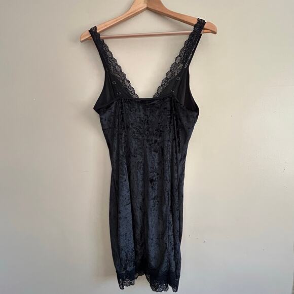 Intimately Free People Black Crushed Velvet Mini Slip Dress Women’s Large - Picture 2 of 7